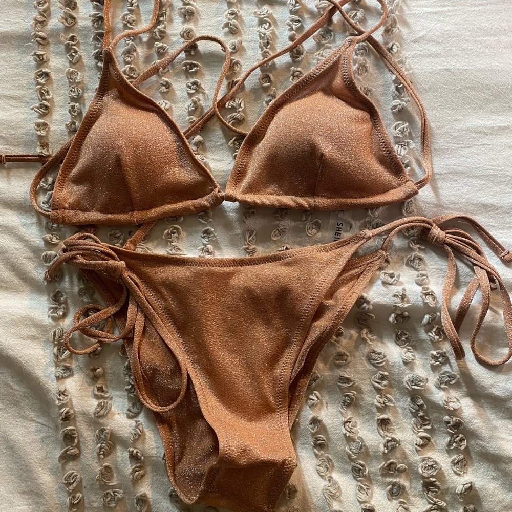 Gold Bikini😍😍
